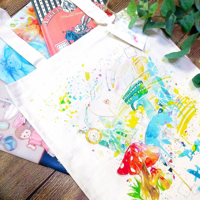 Alice Hobbey 送自选明信片 爱丽丝梦游仙境 手绘帆布袋Tote Bag - 侧背包/斜挎包 - 棉．麻 多色