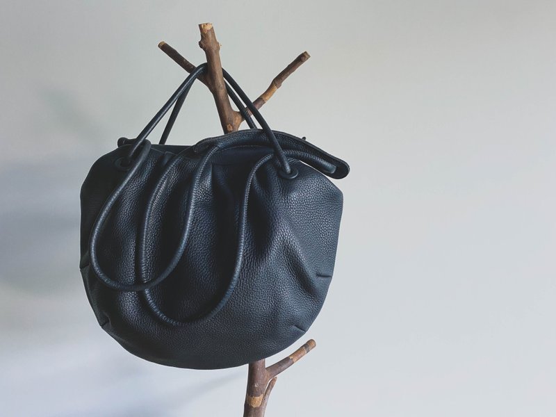 ear PAPILLONNER 牛革小包 / 桶包 / 肩包 / 手提包 - 束口袋双肩包 - 真皮 黑色