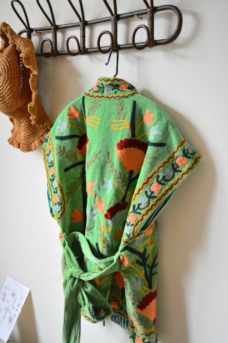 Suzani苏札尼手工刺绣天鹅绒短袖外套罩衫- 青青河边草 - 女装休闲/机能外套 - 棉．麻 多色