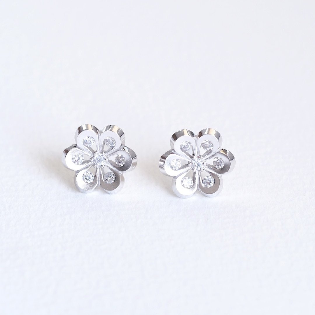 Stone Flower Earrings Silver 925 - 耳环/耳夹 - 其他金属 银色
