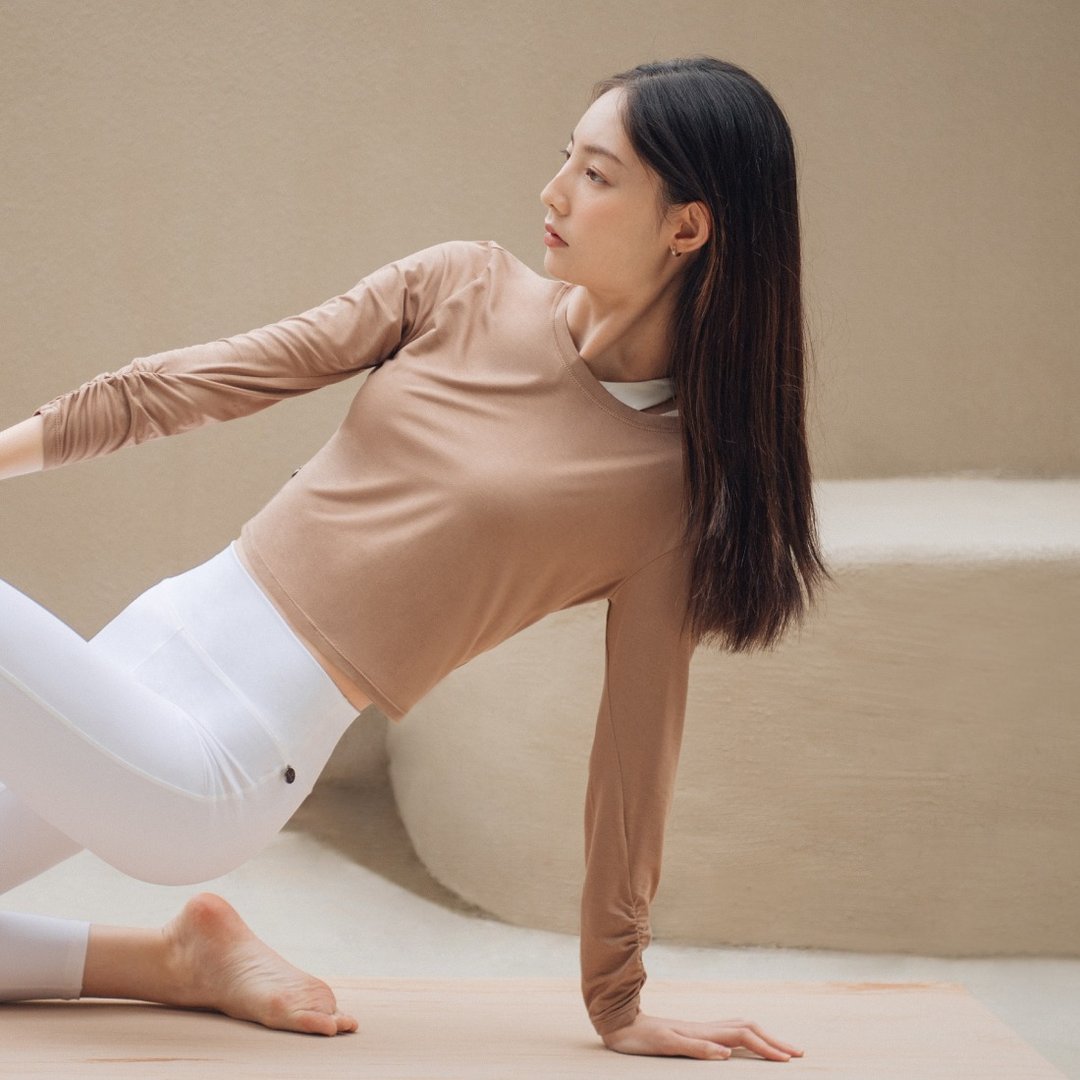 【MACACA】秘密云上衣 - BHE3843 咖啡 - 女装上衣 - 其他材质 咖啡色