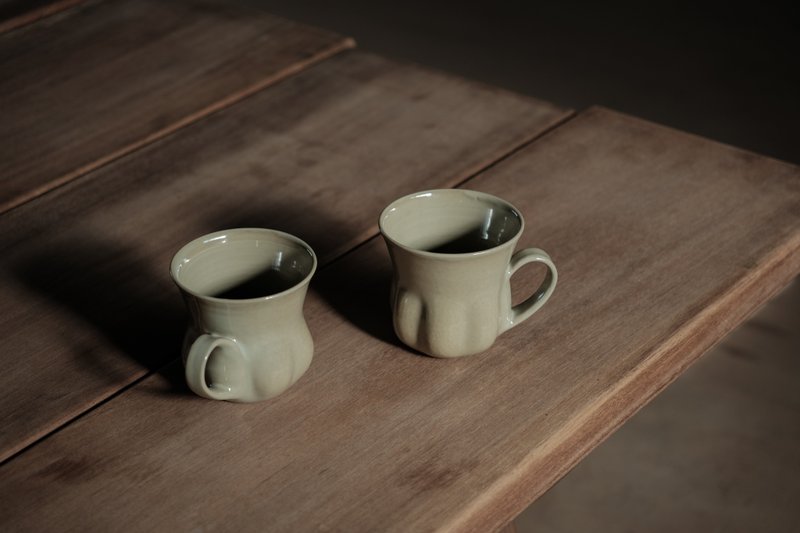 马克杯 l 酪梨釉 青瓷 瓜棱马克杯 陶杯 - 咖啡杯/马克杯 - 陶 绿色