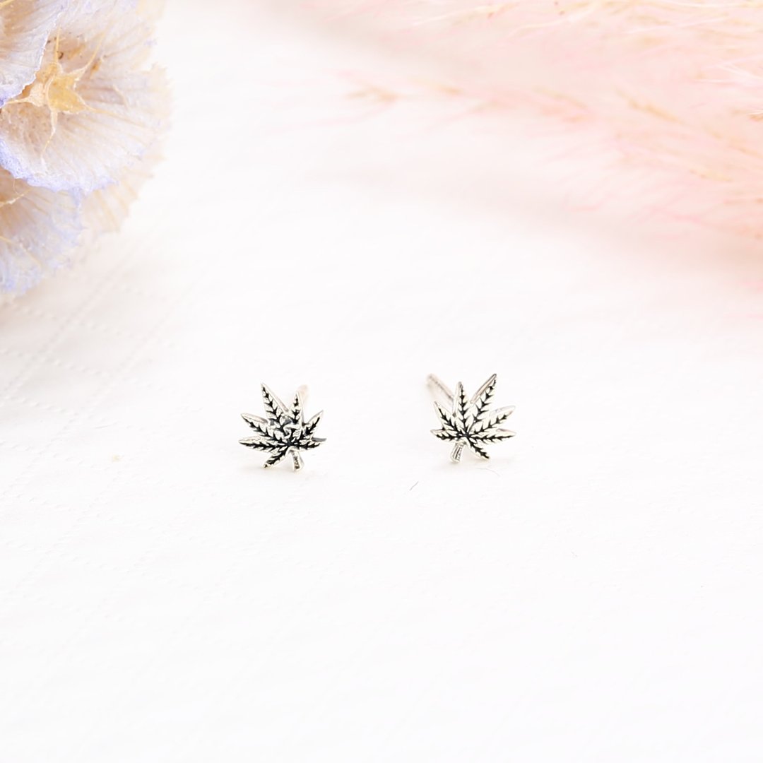 【Angel & Me】嘻 Chill 枫叶 一对 s925 纯银耳环 耳夹 礼物 - 耳环/耳夹 - 纯银 银色