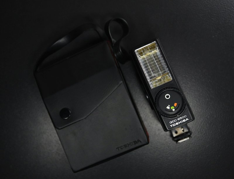 【经典古物】东芝 Toshiba QCC-2500 附原厂套 复古 闪光灯 - 相机 - 其他材质 