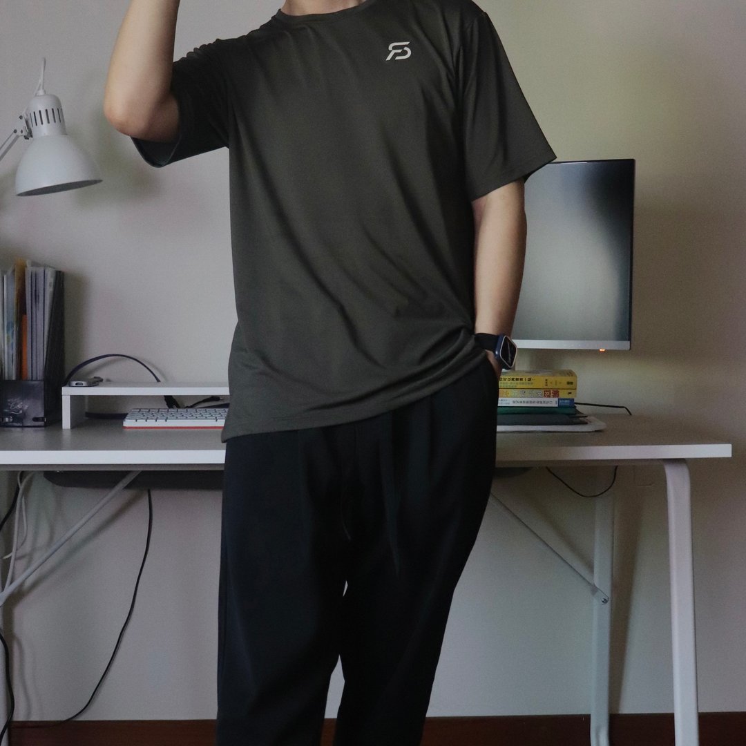 AllConf系列 半落肩休闲训练短袖上衣 - 石墨绿 - 男装运动衣 - 聚酯纤维 绿色