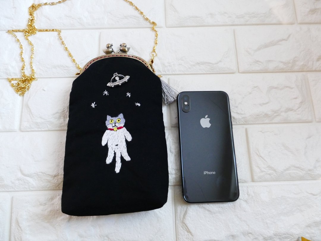 Smartphone pouch for embroidered cats UFO - 侧背包/斜挎包 - 棉 黑色