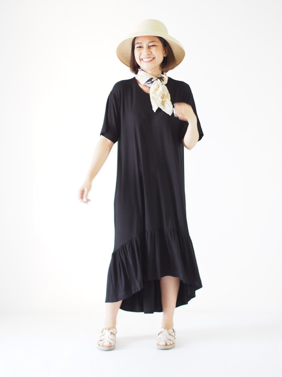 ByTheSea Frill Curve Hem Dress - Black - 洋装/连衣裙 - 棉 黑色