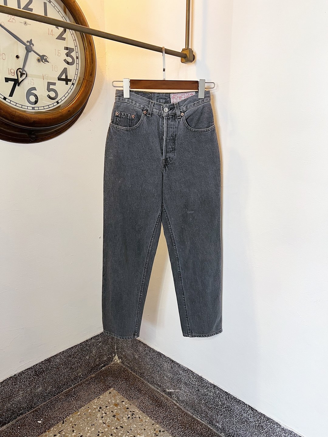 Levis / W26腰L32 磨石灰黑经典素面周末时光 古着牛仔丹宁长裤 - 女装长裤 - 棉 灰色