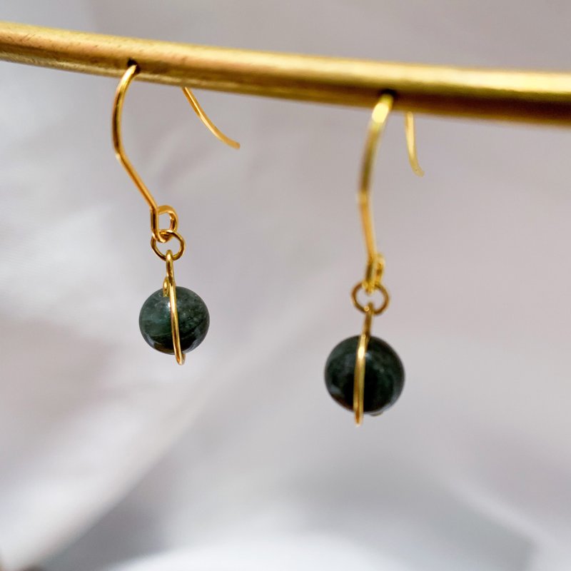 简约手制绿草玉耳环 - 耳环/耳夹 - 水晶 绿色