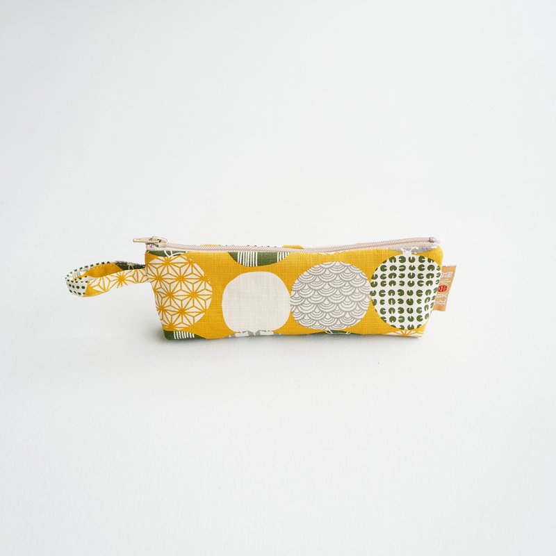 文具礼品  船型铅笔袋 京纹小球 餐具袋亦可 - 铅笔盒/笔袋 - 棉．麻 黄色