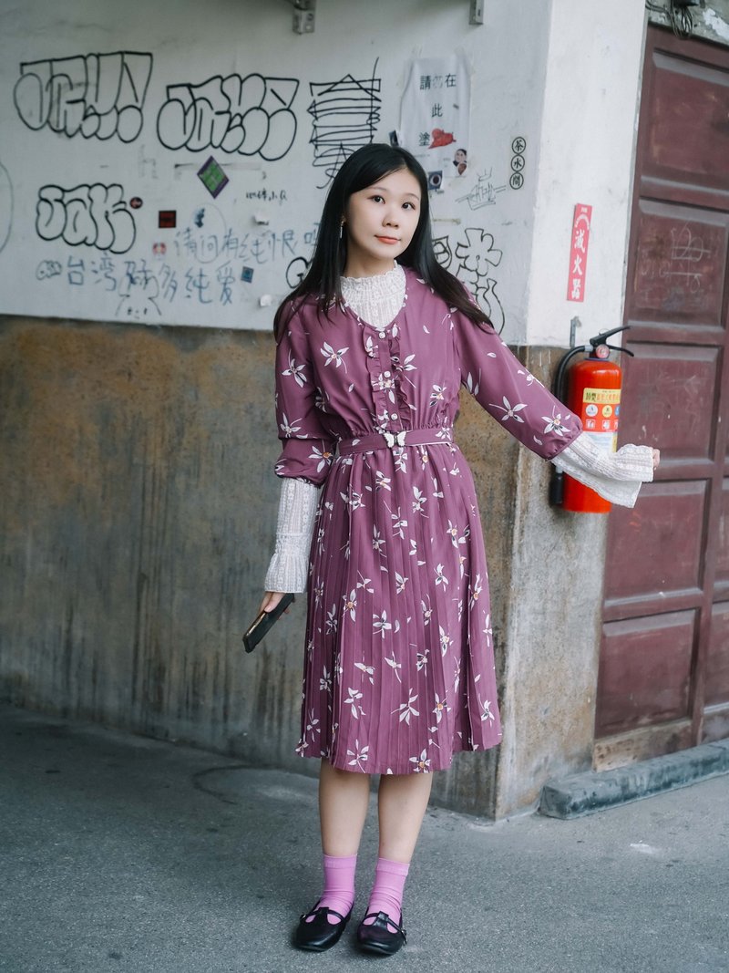 纯情百货行 Vintage  古着洋装  OPD.0048 紫荷叶滚边百折洋装 - 洋装/连衣裙 - 聚酯纤维 紫色