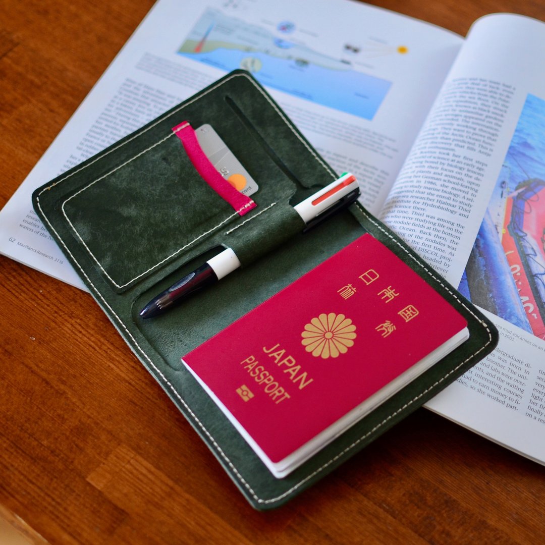 旅行伴侣 正品意大利真皮护照套 苔藓绿夹、笔筒 - 其他 - 真皮 绿色