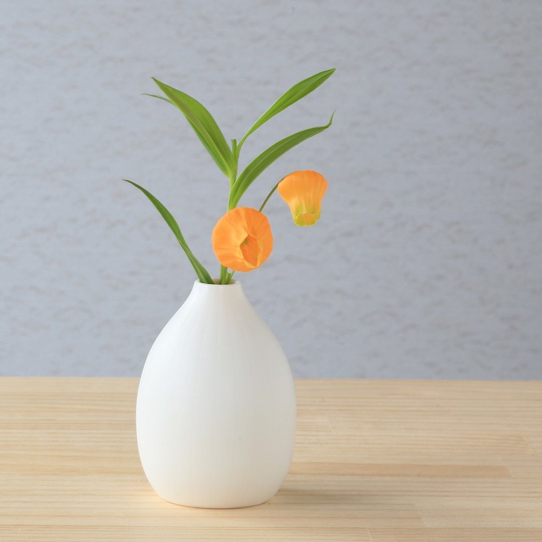 Small white pottery flower vase - 花瓶/陶器 - 瓷 白色