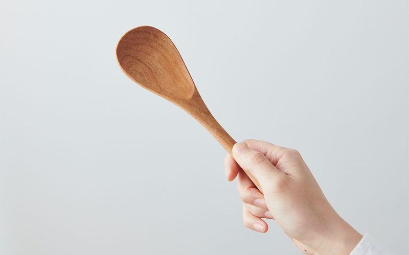 Cherry server spoon oil and beeswax finish - 餐刀/叉/匙组合 - 木头 咖啡色