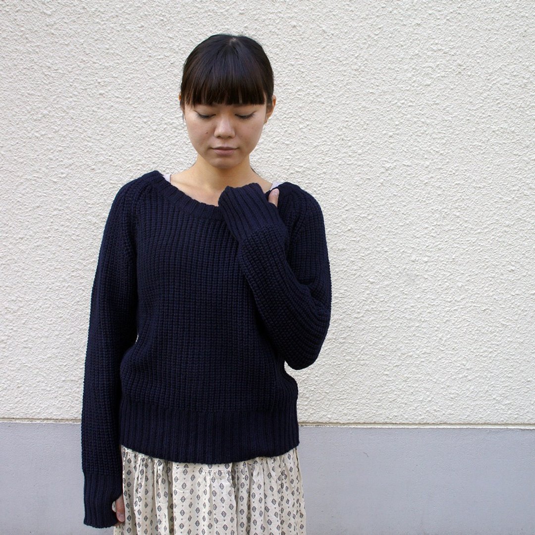 Wool 100percent finger hole crew neck knit - 女装针织衫/毛衣 - 其他材质 蓝色