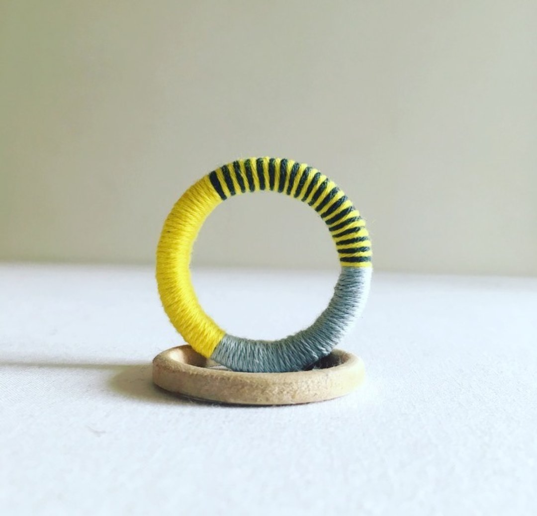 Border brooch - 胸针 - 棉 黄色