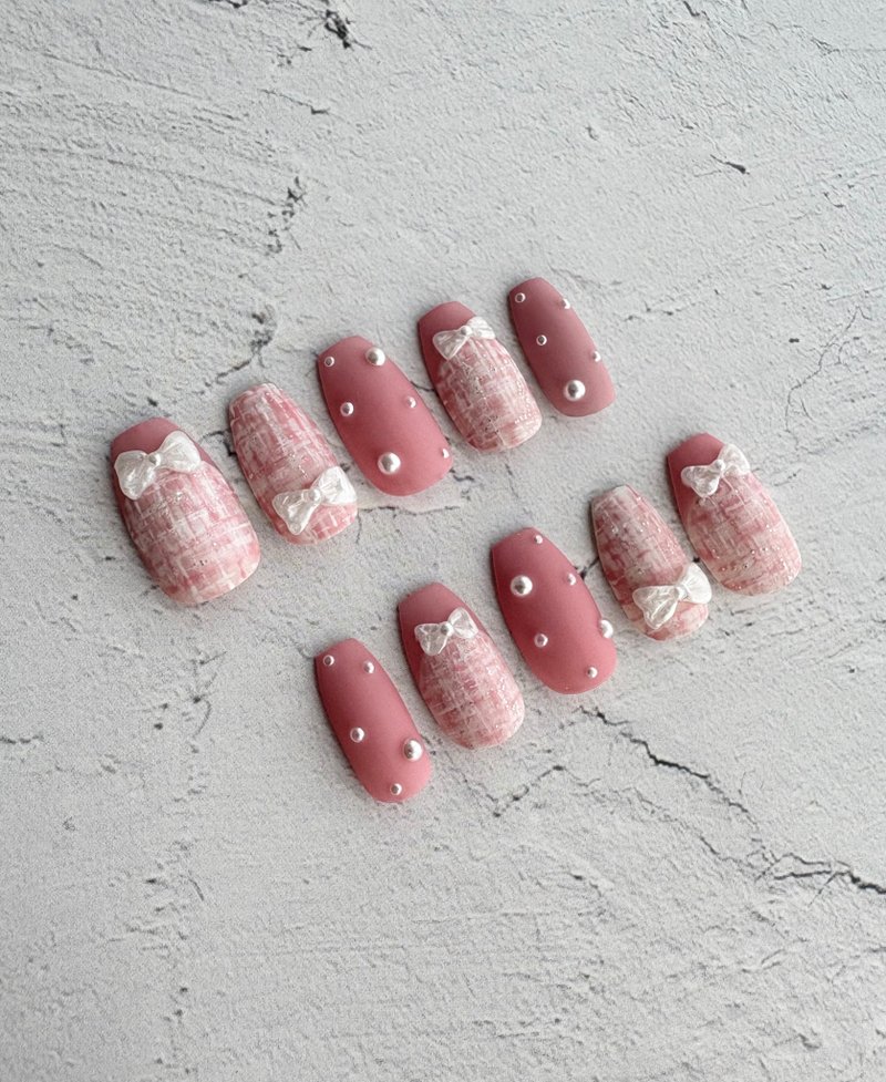 细雪烟熏玫瑰粉的悸动 珍珠蝴蝶结斜纹软指甲贴片 - 其他 - 塑料 粉红色