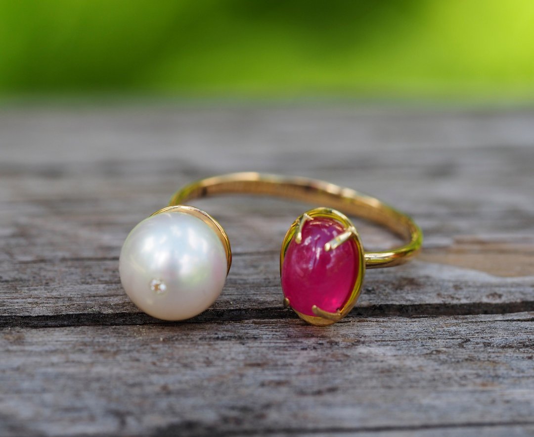 Gold ring with ruby, pearl and diamond. - 戒指 - 贵金属 金色