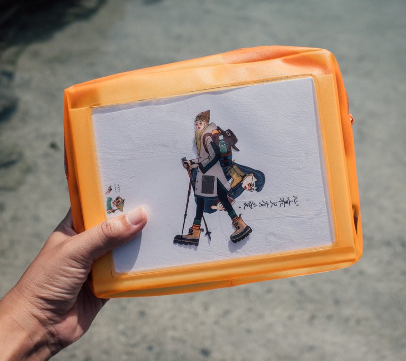 星期二去健行 旅行收纳方包 - 化妆包/杂物包 - 塑料 橘色