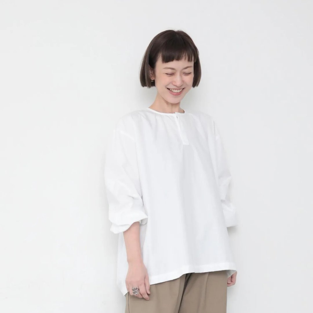 OMAKE.jp 藏扣澎袖百折衫MocBlouse 白 - 女装上衣 - 棉 白色
