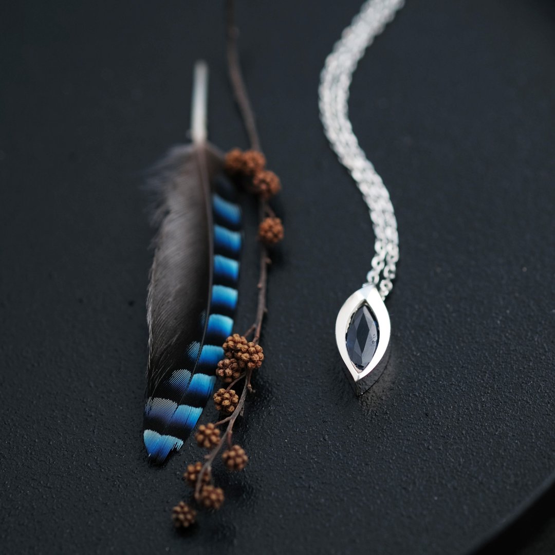 Leaf Natural Sapphire Necklace Silver 925 - 项链 - 其他金属 蓝色