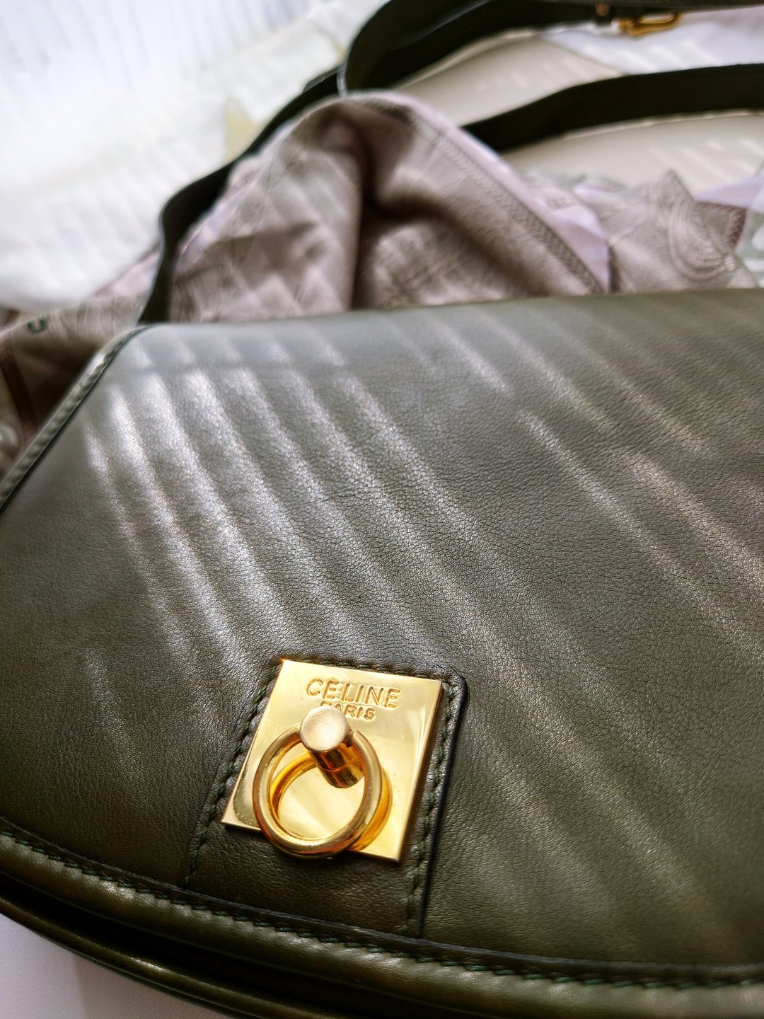 中古美品 CELINE 军绿橄榄绿圆扣马鞍包单肩包斜背包斜背包斜挎包 - 侧背包/斜挎包 - 真皮 绿色