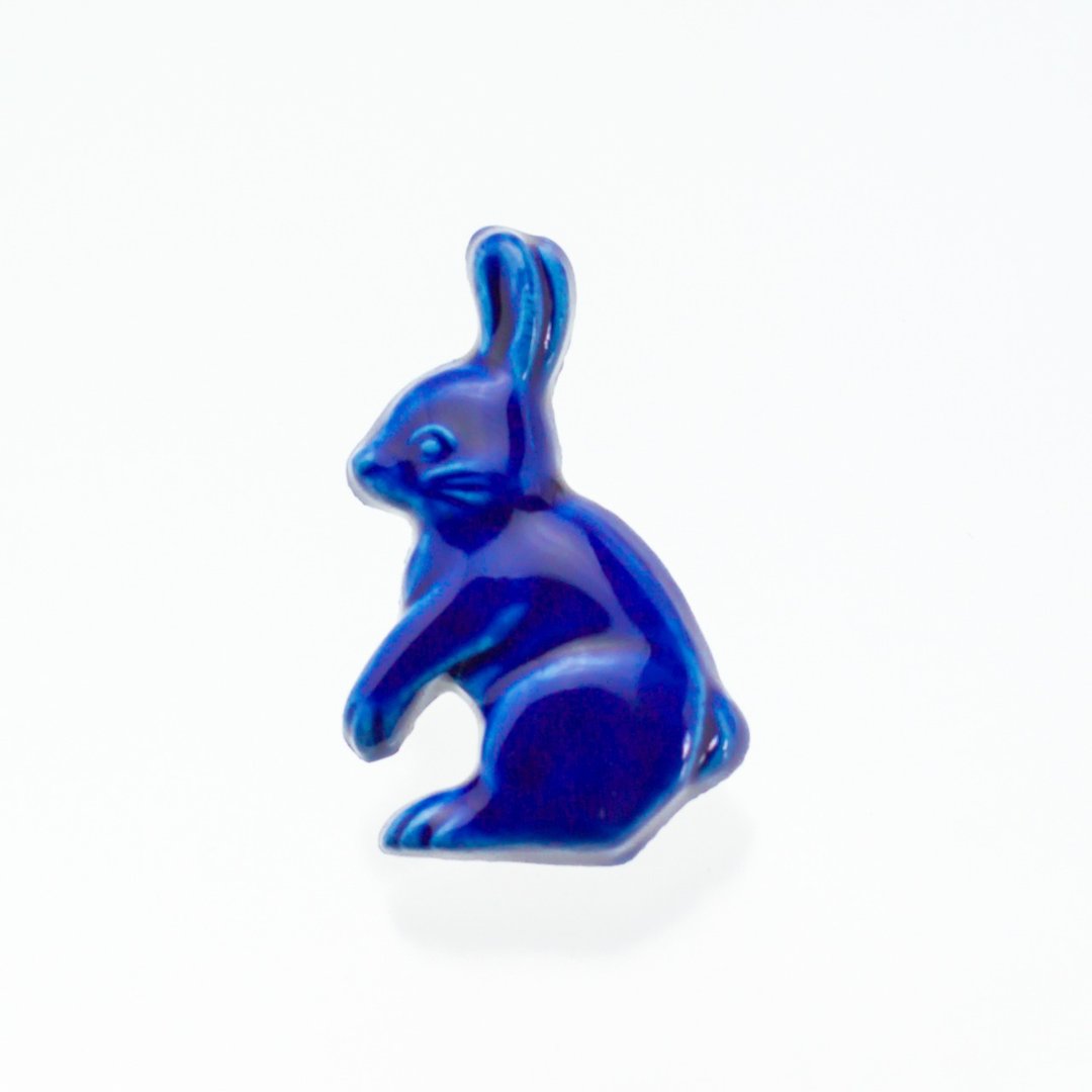ceramics brooch rabbit cobalt blue - 胸针 - 陶 蓝色