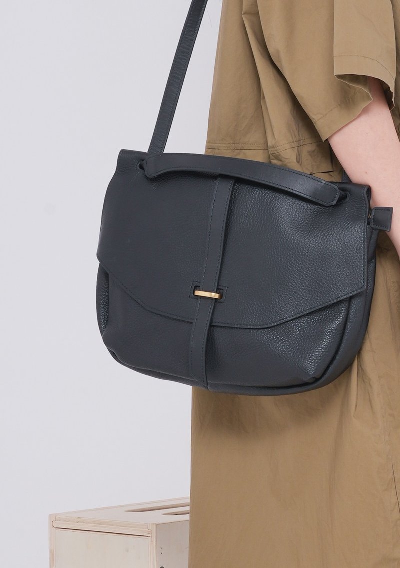 简约优雅百搭真皮肩侧背包 黑 - 侧背包/斜挎包 - 真皮 黑色
