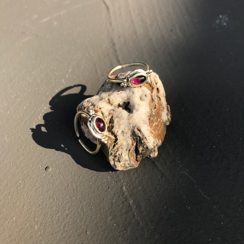 925银 古典造型 石榴石 戒指 - 戒指 - 纯银 红色