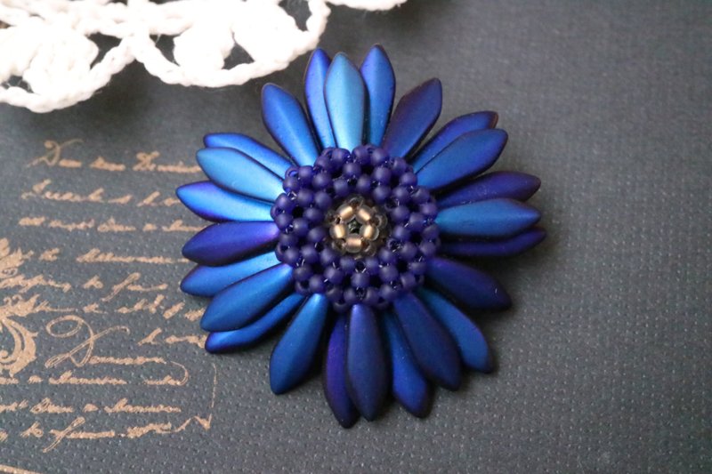非洲菊胸针午夜蓝花痴胸花希望成人太空魔法神秘幻想奇迹蓝色夜空精心入学仪式毕业典礼婚礼 - 胸针 - 玻璃 蓝色