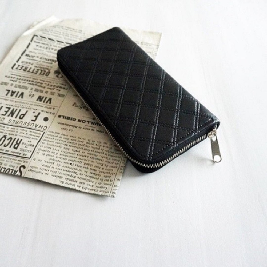 Quilted BLACK round fastener wallet - 皮夹/钱包 - 人造皮革 黑色