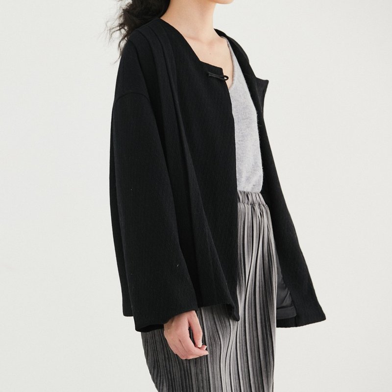 黑色 盘扣新中式方领外套 复古秋冬褶裥羊毛呢料外套宽松短款 - 女装休闲/机能外套 - 羊毛 黑色