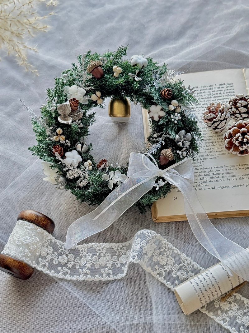 雪森的低语 永生圣诞花圈 圣诞礼物 圣诞节 圣诞花圈 永生花 20CM - 干燥花/捧花 - 植物．花 