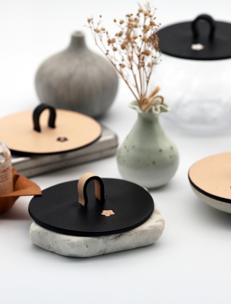 生活系列-小花防落灰皮革杯盖 - 其他 - 真皮 黑色