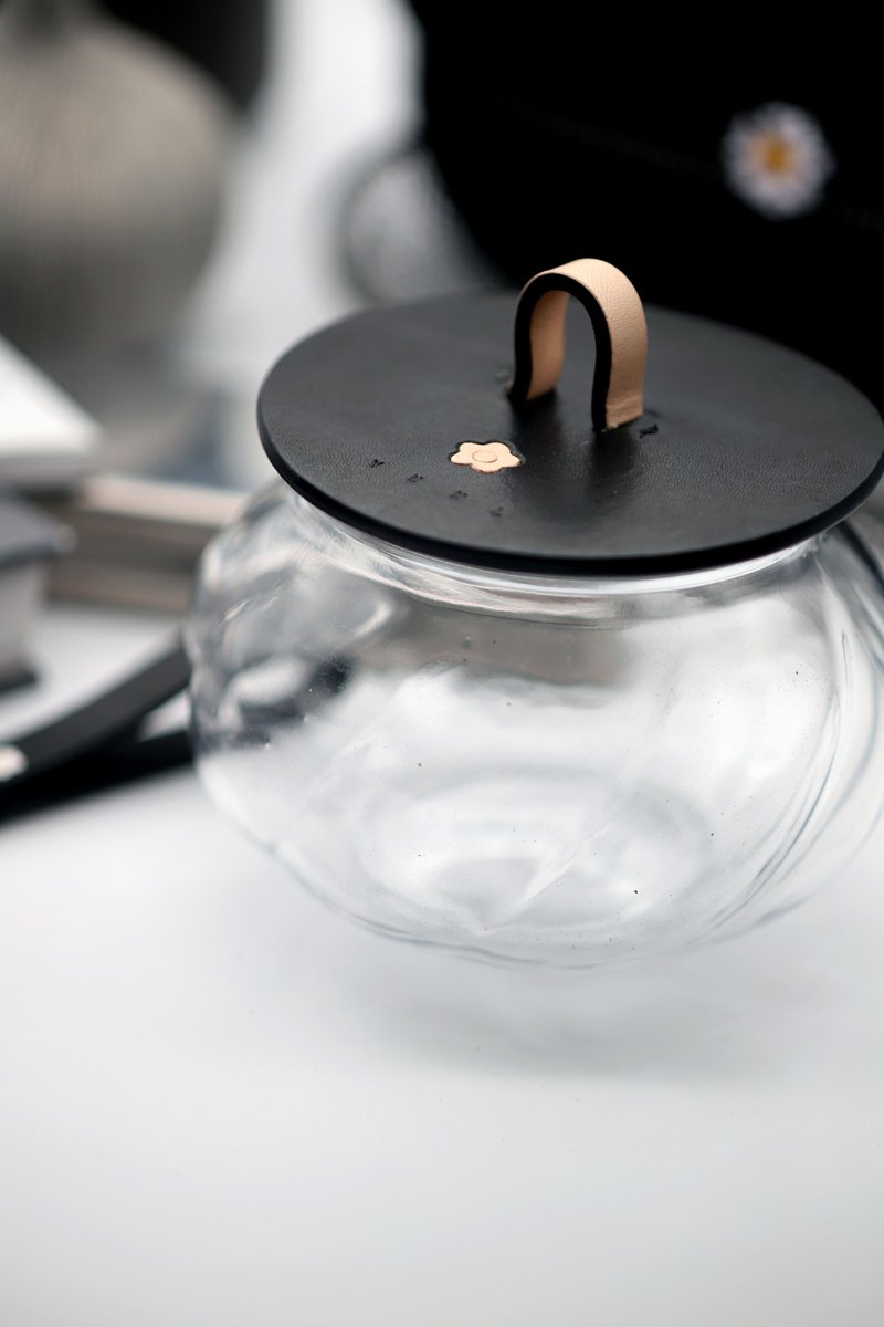 生活系列-小花防落灰皮革杯盖 黑色配原色小花 - 茶具/茶杯 - 真皮 黑色