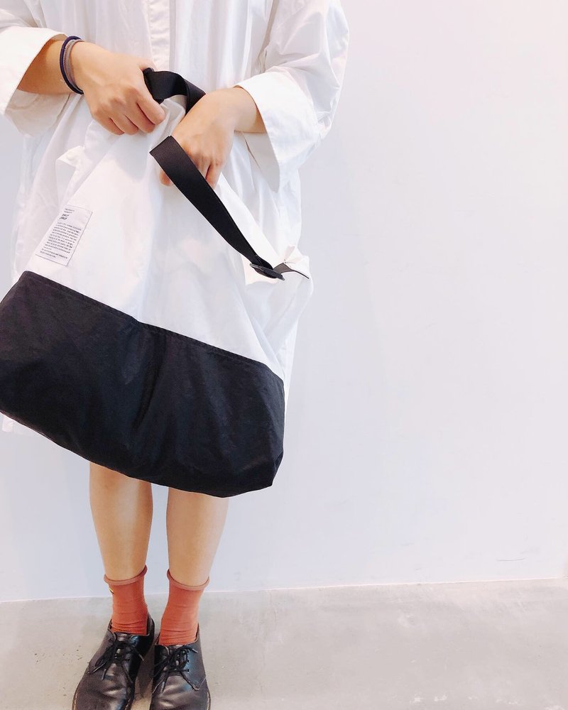 Lazy Bag 黑白双拼 随性宽包 轻防水/单肩/斜肩/背带可调 - 侧背包/斜挎包 - 其他人造纤维 白色