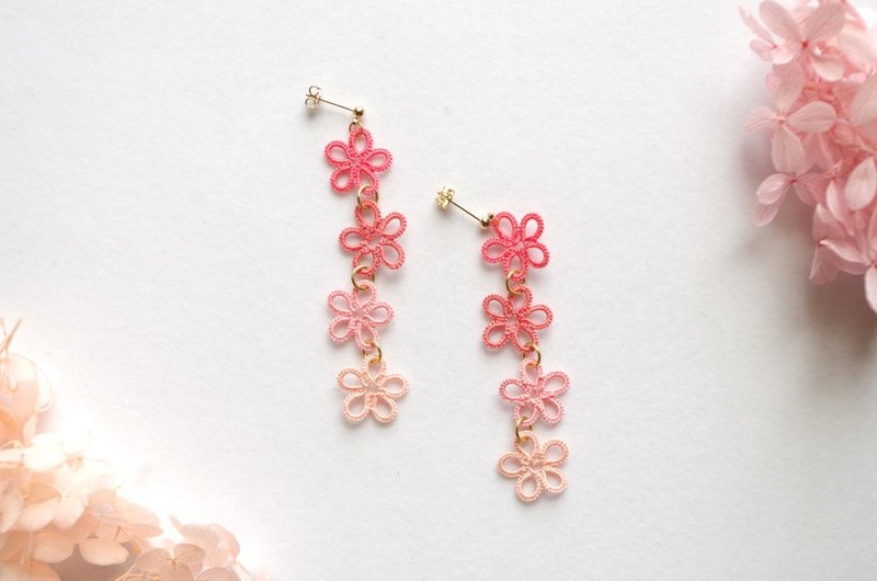 Flower earrings with tatting lace, spring - 耳环/耳夹 - 棉 粉红色