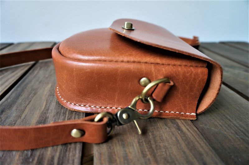 侧背包 // Shoulder bag // 单肩包 // 简约 // 可专属刻字 - 侧背包/斜挎包 - 真皮 