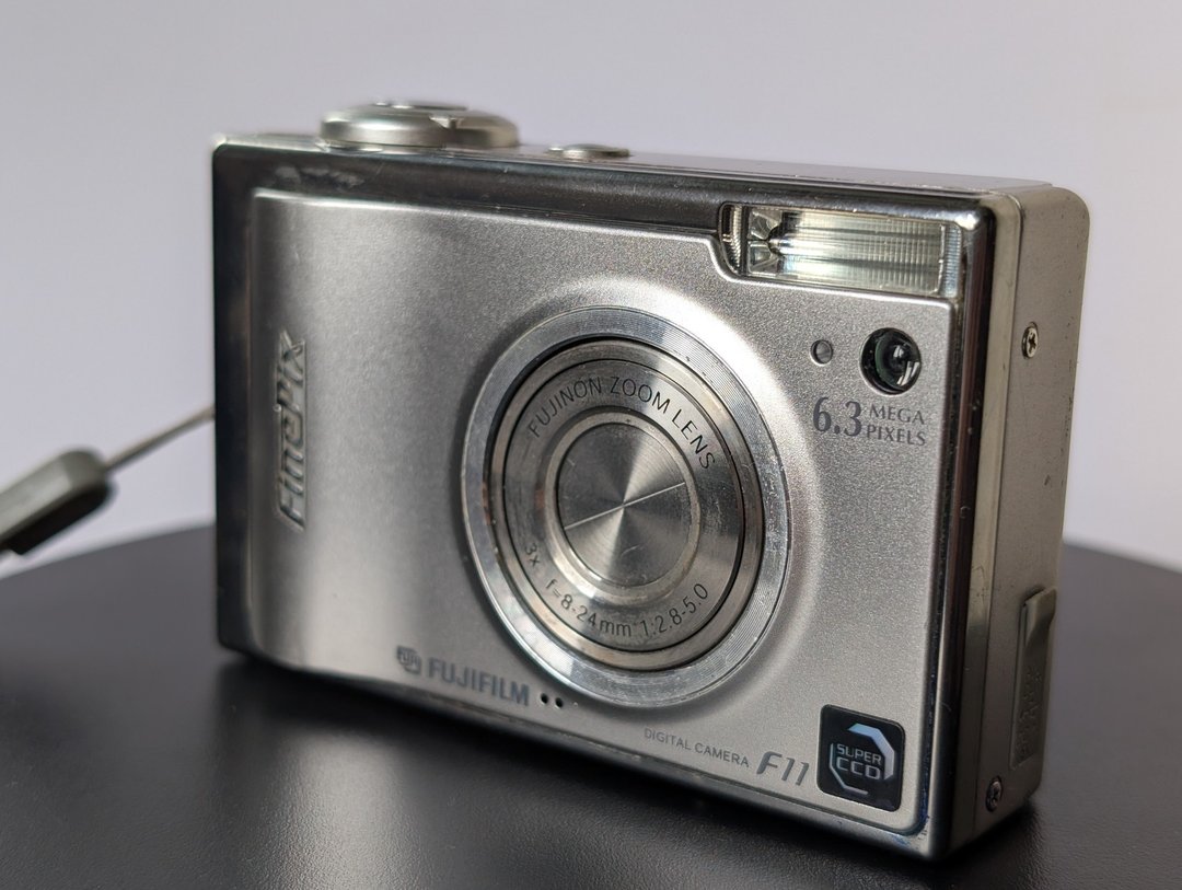 富士 Fujifilm FinePix F11 复古数码相机 (SuperCCD HR 传感器) - 相机 - 塑料 灰色