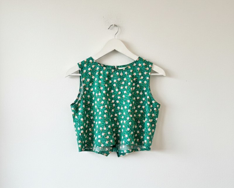 绿色花卉图案短版蝴蝶结上衣 - 女装上衣 - 棉．麻 绿色