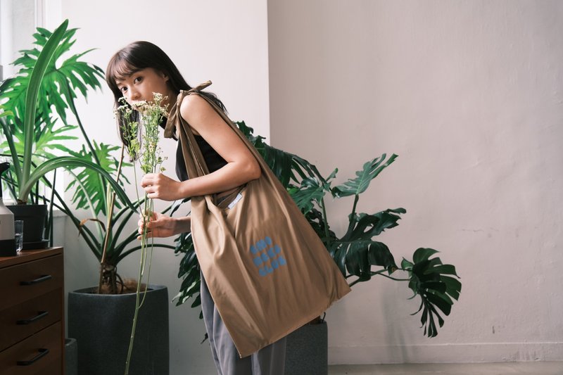 【HotSummer】EMO NEKO CLUB 防水卡其色尼龙日常单肩袋 - 侧背包/斜挎包 - 尼龙 卡其色