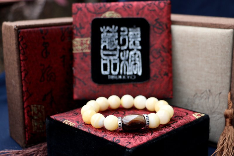 半精工花丝砗磲 12mm 会有自然的虫裂 台北定制化串珠设计 黄砗磲 - 手链/手环 - 贝壳 