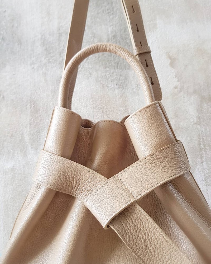 KANGAROO (Cream) Leather Bucket Bag - 侧背包/斜挎包 - 真皮 卡其色