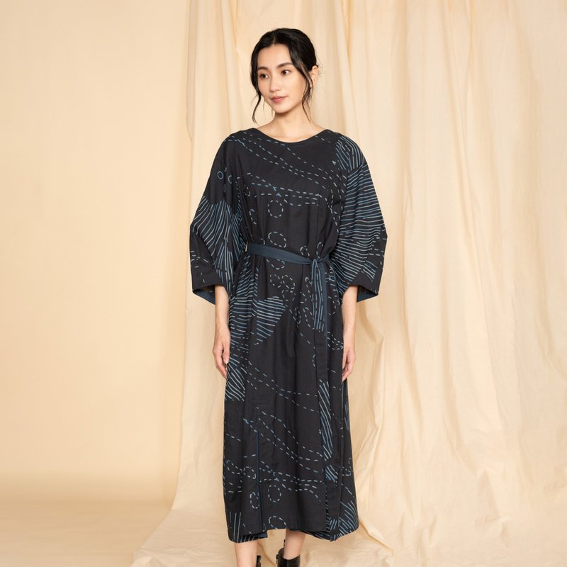 雾霭苞袖排扣洋装_静隐珊瑚 - 洋装/连衣裙 - 棉．麻 蓝色