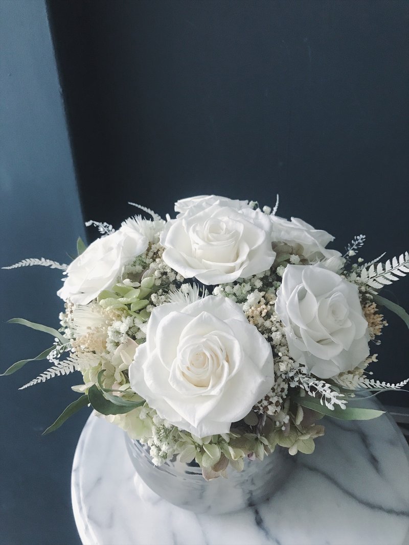 毕业花礼纯白之恋永生花不凋花满天星干燥花玫瑰桌花恒星花 - 干燥花/捧花 - 植物．花 白色