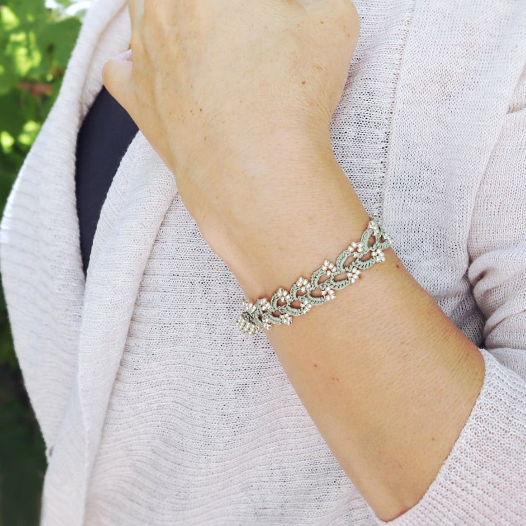 OYA crochet Bracelet  - RIVIERE -  Kahki &amp; Silver - 手链/手环 - 绣线 绿色