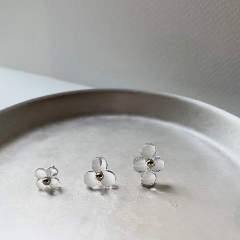 Pinkoi 限定 - Blossoms 耳环一套三只 - 耳环/耳夹 - 玻璃 金色