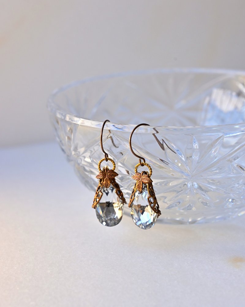 古典浪漫镂空通花耳环+施华洛水晶~可转耳夹~Only one - 耳环/耳夹 - 水晶 白色