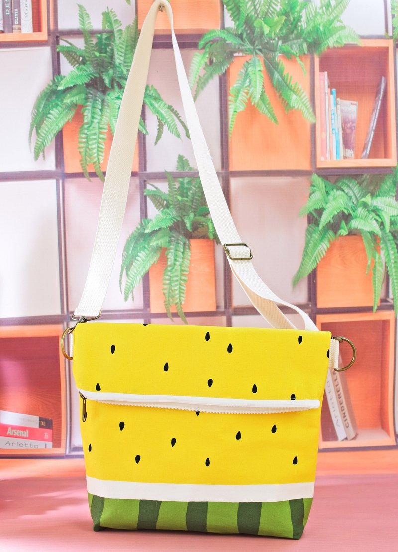 西瓜随身包/ sacoche bag / daily use / clutch bag - 侧背包/斜挎包 - 棉．麻 