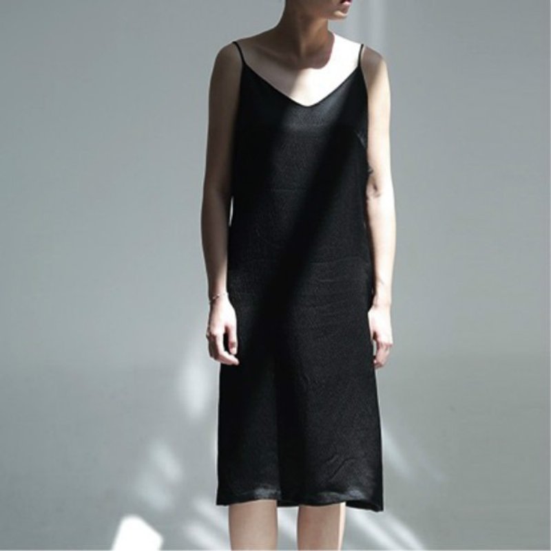 黑色 蓝莓之夜 性感真丝肌理内搭吊带连衣长裙洋装 侧边开叉 外穿打底 混搭造型出街 春夏款 | 番塔塔原创独立设计 - 洋装/连衣裙 - 丝．绢 黑色